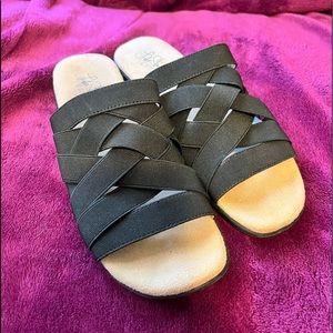 Woven Life Stride Sandals size 7